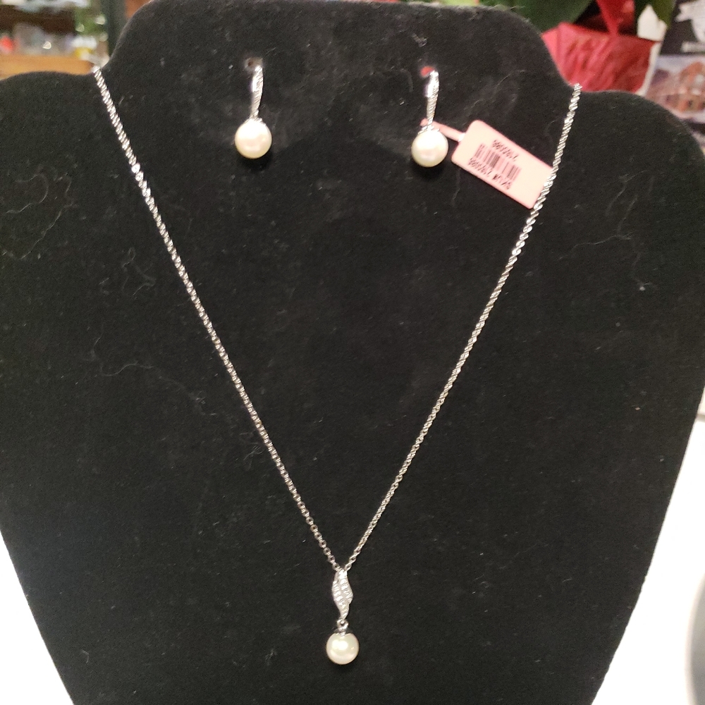 Japanese Akoya pearl set